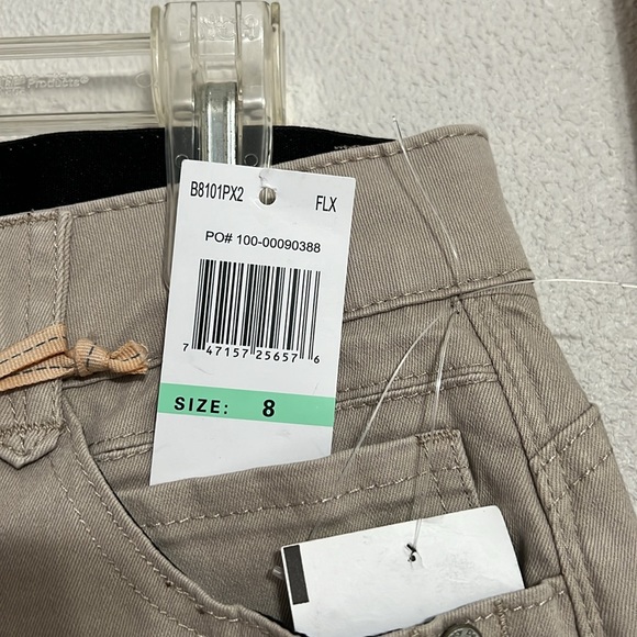 Democracy Bermuda Mold and Hold Shorts Light Khaki Size 8 - Picture 4 of 11